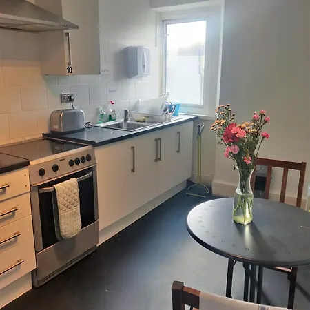 No 2 Georgian Shared House - By Clifton Short Lets *