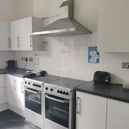 No 2 Georgian Shared House - By Clifton Short Lets