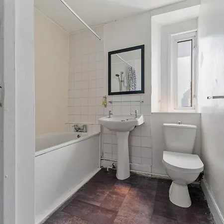 No 2 Georgian Shared House - By Clifton Short Lets