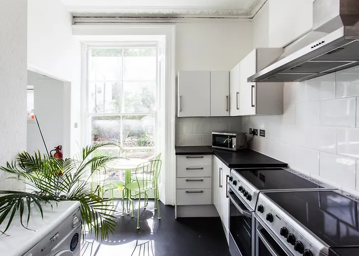 No 2 Georgian Shared House - By Clifton Short Lets *